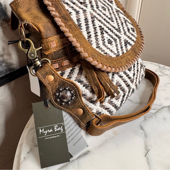 Myra Saddle,Crossbody Bag,Cowhide Leather,Canvas,tribal rug,prairie,cottage core - Picture 5 of 7